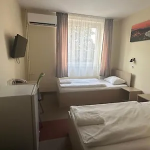 Panzió Free Parking, Free Breakfast, Only 15 Minutes To Center, Budapest