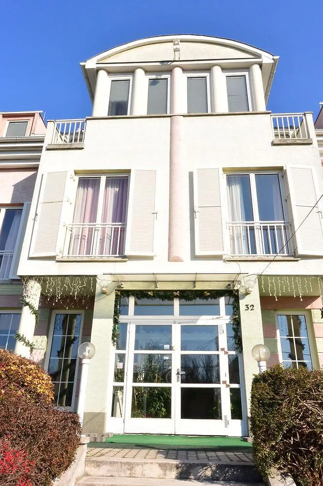 Bed and Breakfast Belle Fleur Panzio Будапешт 2*,